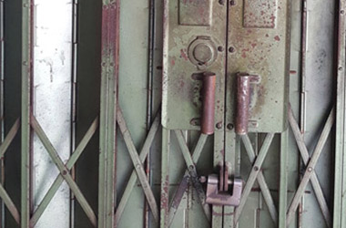 End of an Era No.2 by NAFA alumni artist. Art guide to fine art in Singapore contemporary photography art prints centred on experimental photography, urban art, installation art and fine art curriculum academic studio practice in Singapore contemporary arts scene, art space and art culture